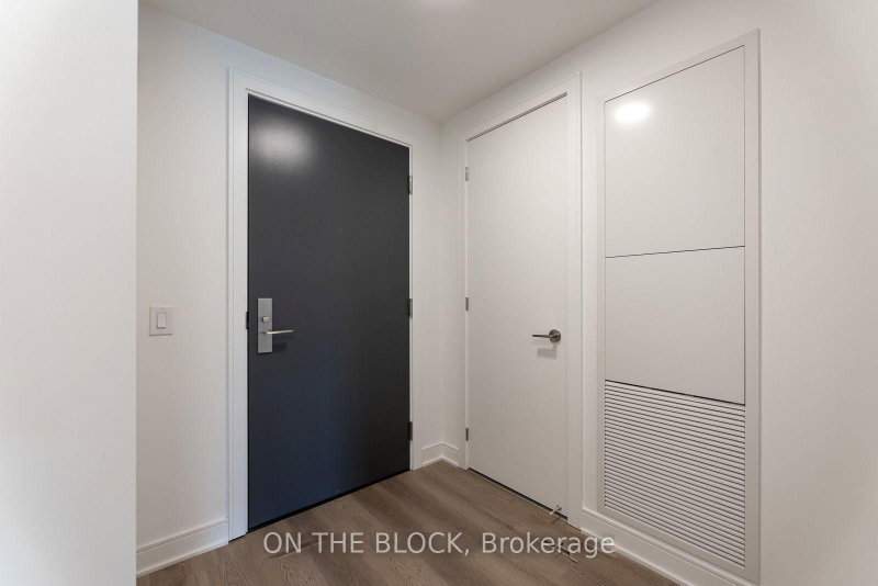 807 - 86 Dundas Street E