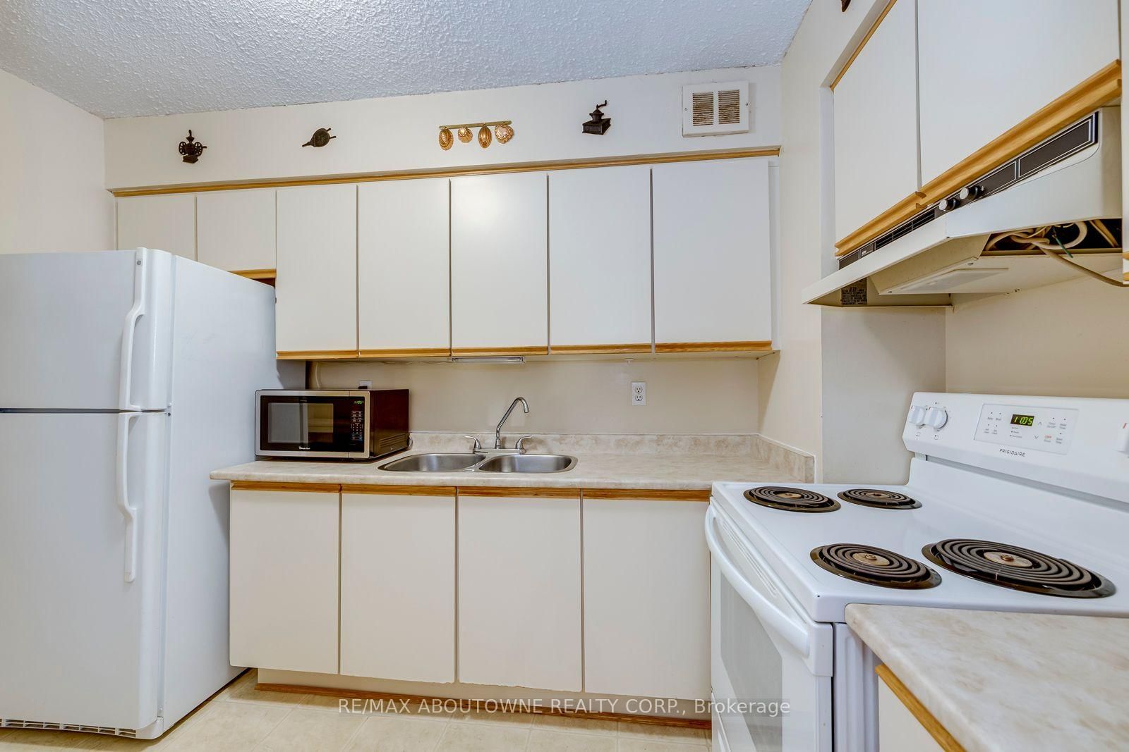 212 Kerr Oakville,ON L6K 3B1 — Photo 28