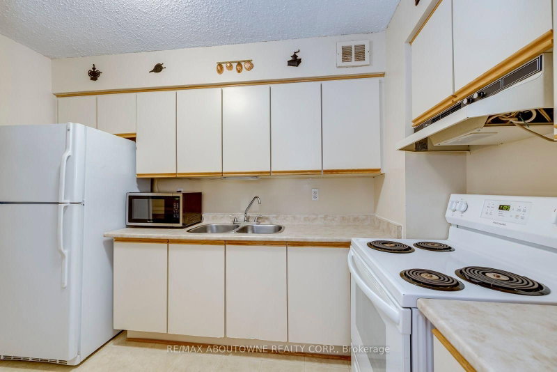 212 Kerr Oakville,ON L6K 3B1 — Photo 28