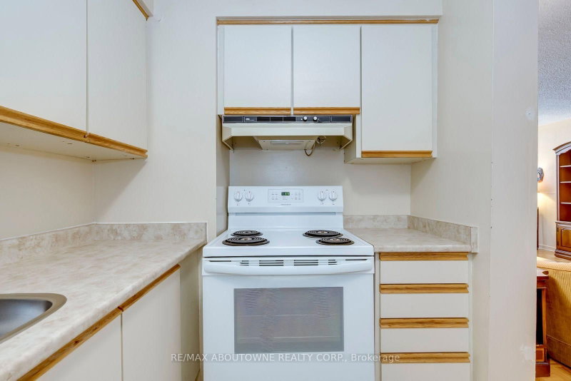 212 Kerr Oakville,ON L6K 3B1 — Photo 32