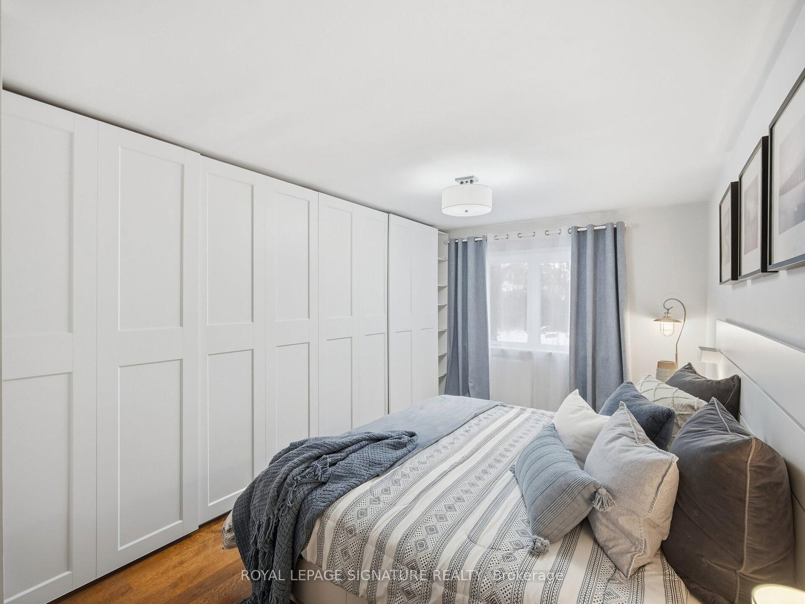 205 Prince Edward Drive S • Toronto, ON photo 16