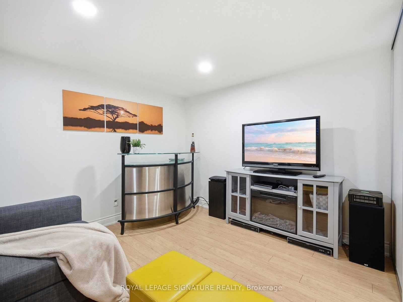 205 Prince Edward Drive S • Toronto, ON photo 19