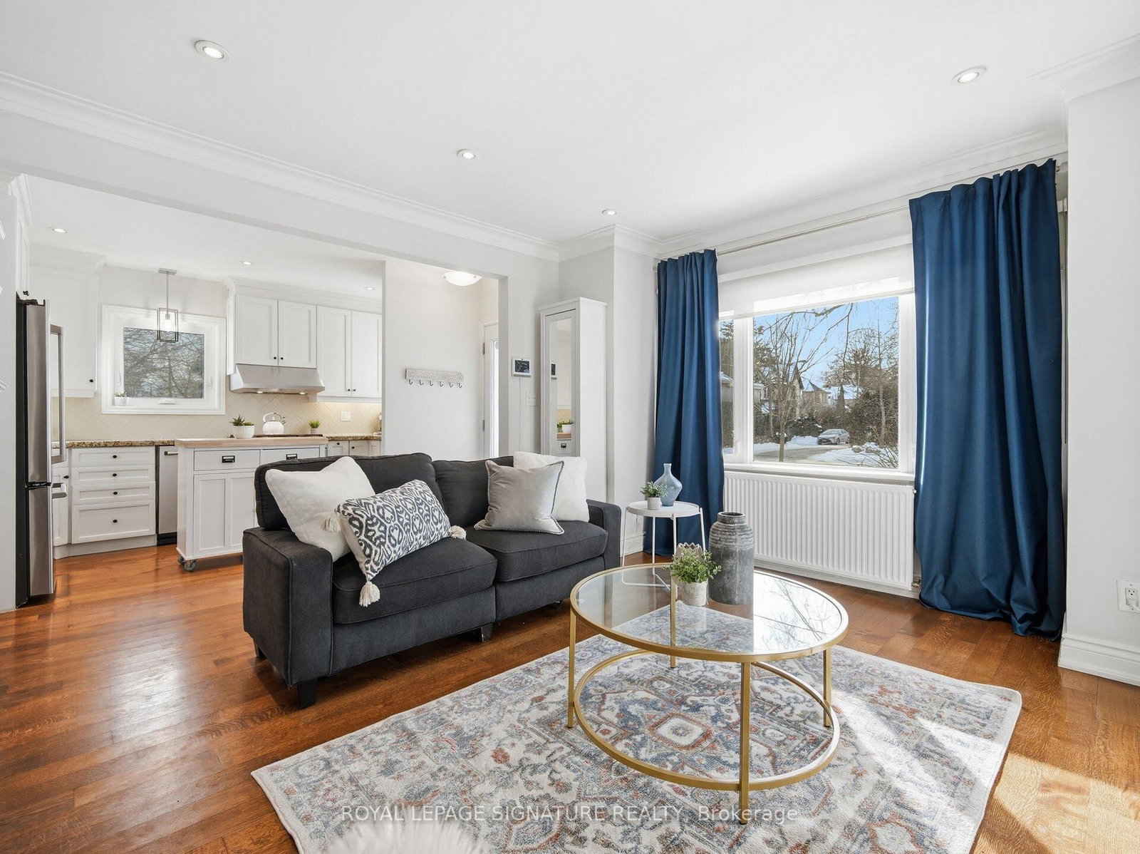 205 Prince Edward Drive S • Toronto, ON photo 2