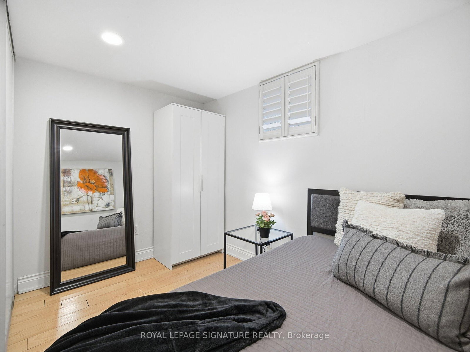 205 Prince Edward Drive S • Toronto, ON photo 24