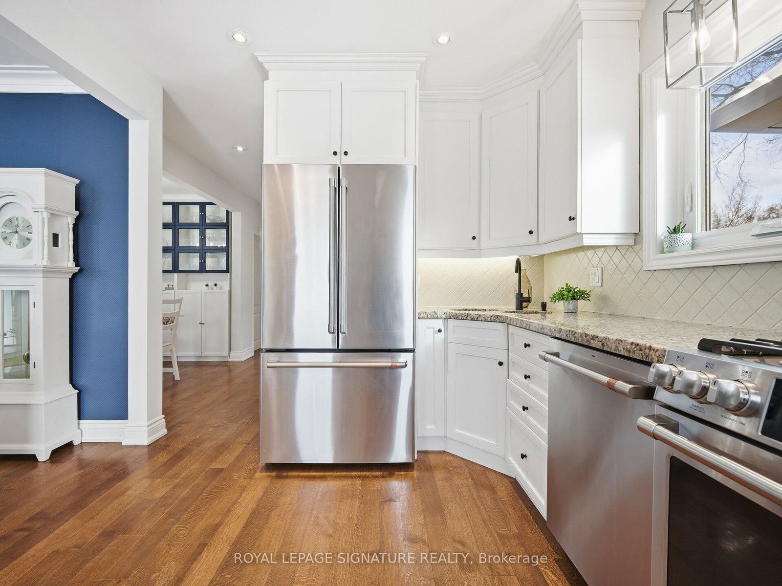 205 Prince Edward Drive S • Toronto, ON photo 5