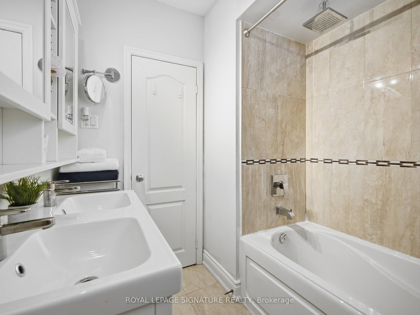 205 Prince Edward Drive S • Toronto, ON photo 9
