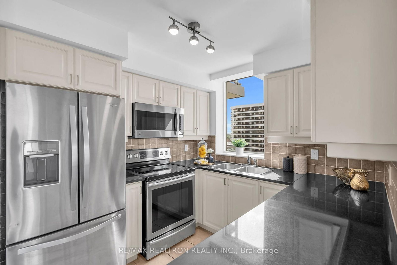 70 High Park Avenue • #1210 • Toronto, ON photo 13