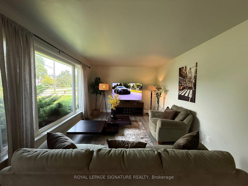 1350 Rebecca Oakville,ON L6L 1Z4 — Photo 5