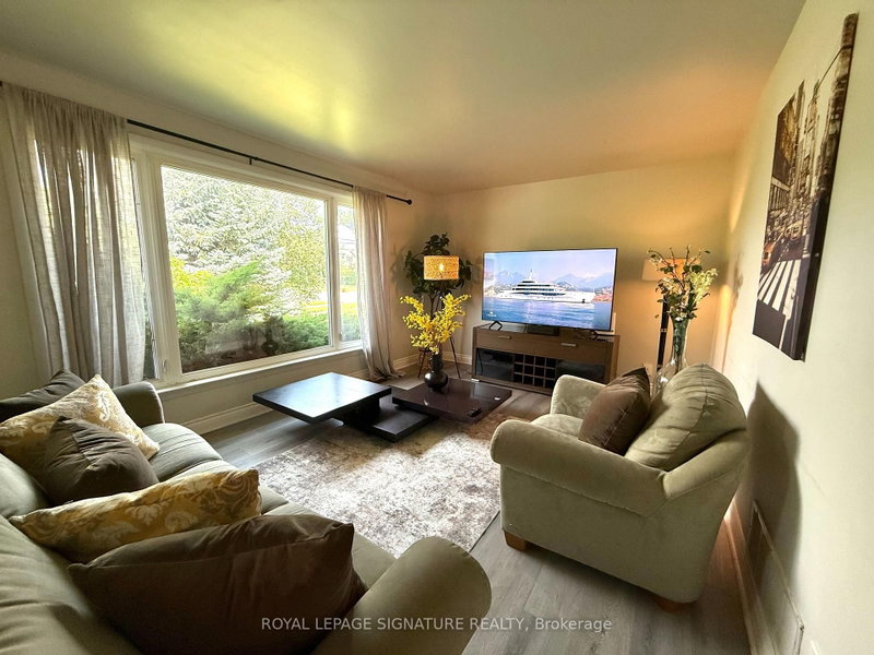 1350 Rebecca Oakville,ON L6L 1Z4 — Photo 6