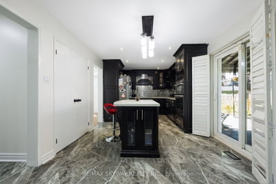 743 Winterton Way • Mississauga, ON photo 9