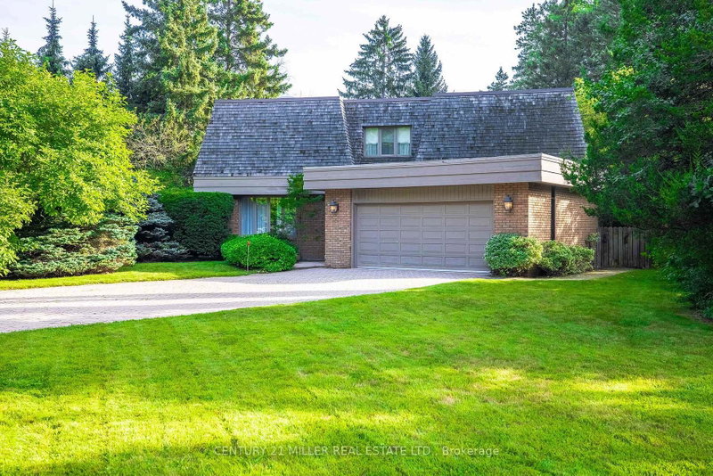 16 Colonial Crescent