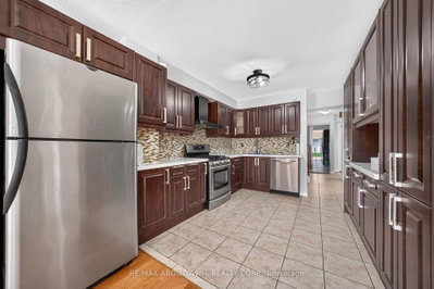 668 Greycedar Mississauga,ON L4W 3J7 — Photo 12