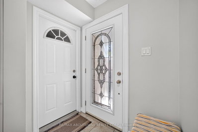 668 Greycedar Mississauga,ON L4W 3J7 — Photo 4