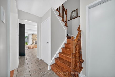 668 Greycedar Mississauga,ON L4W 3J7 — Photo 6