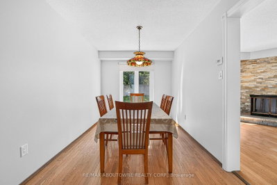668 Greycedar Mississauga,ON L4W 3J7 — Photo 8