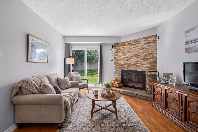 668 Greycedar Mississauga,ON L4W 3J7 — Photo 9