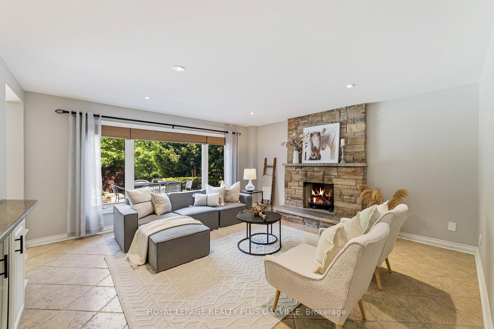 1113 Valleywood Court • Oakville, ON photo 12