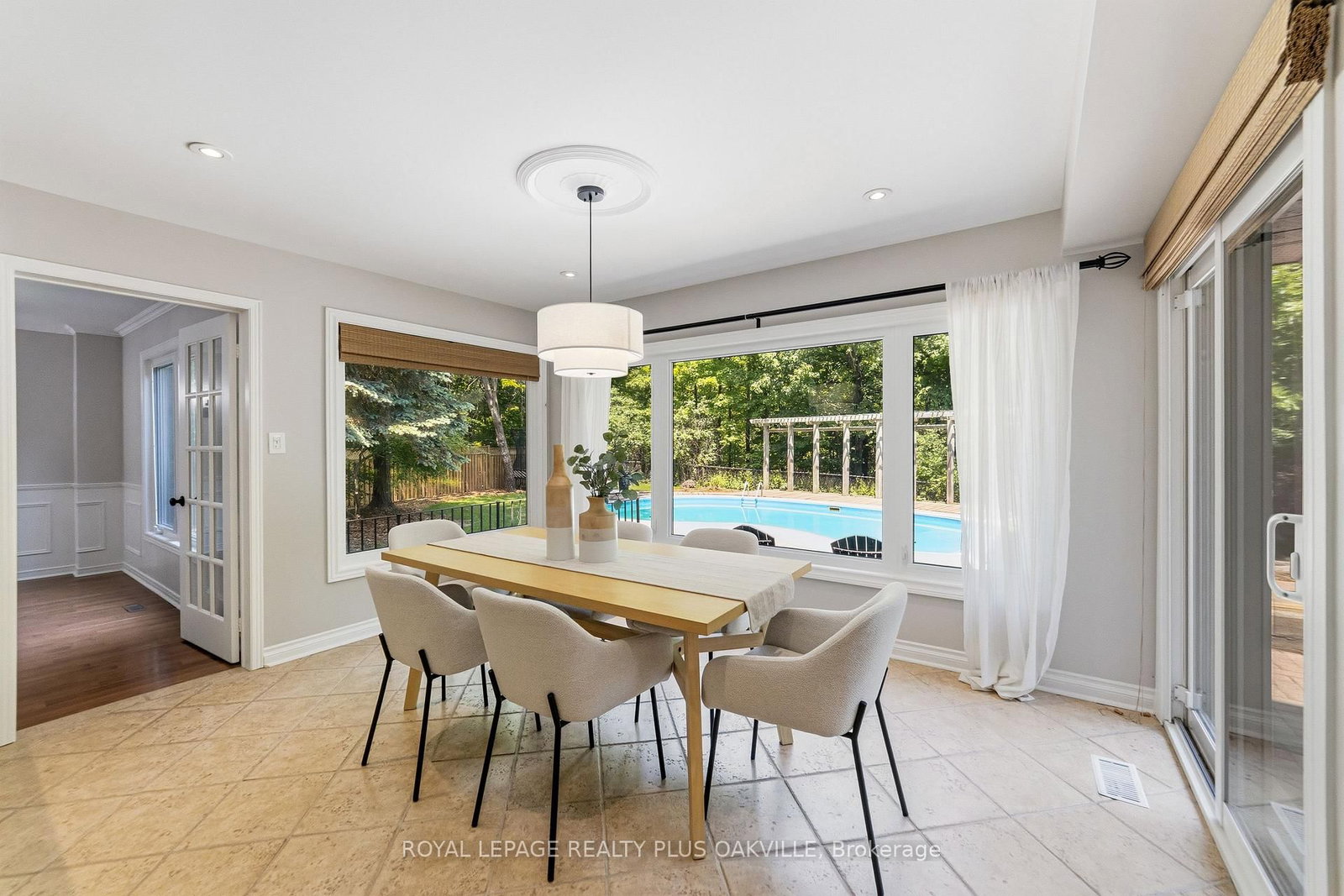 1113 Valleywood Court • Oakville, ON photo 15