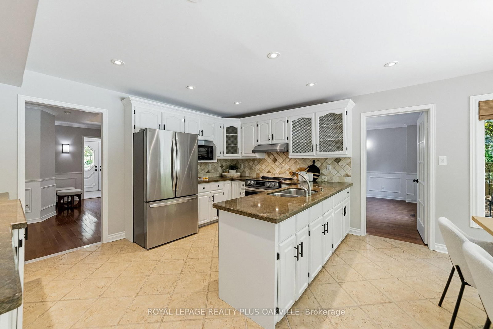1113 Valleywood Court • Oakville, ON photo 16