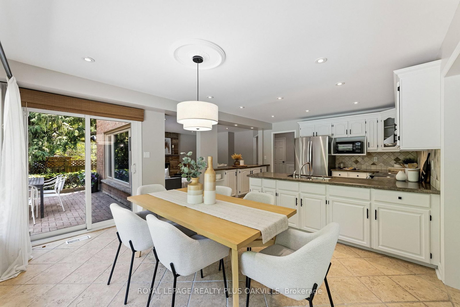 1113 Valleywood Court • Oakville, ON photo 17
