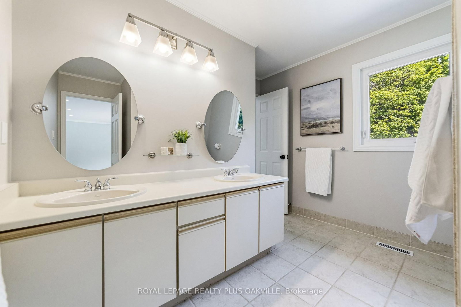 1113 Valleywood Court • Oakville, ON photo 26