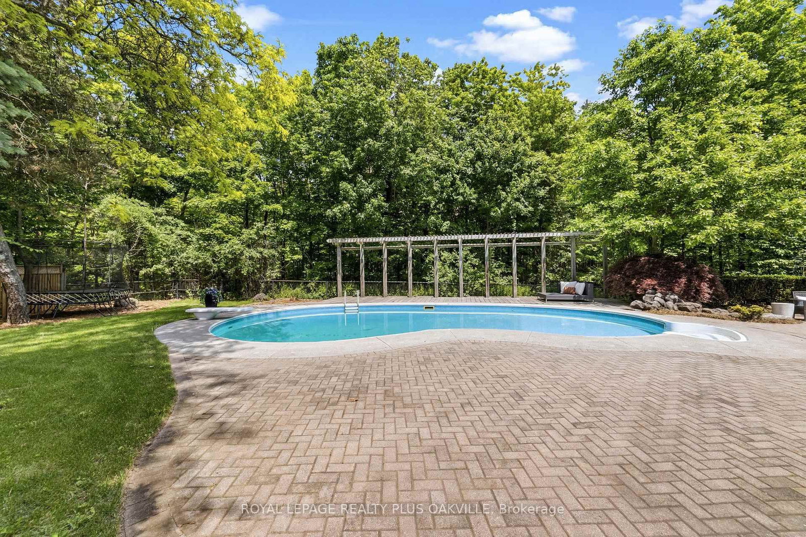 1113 Valleywood Court • Oakville, ON photo 43