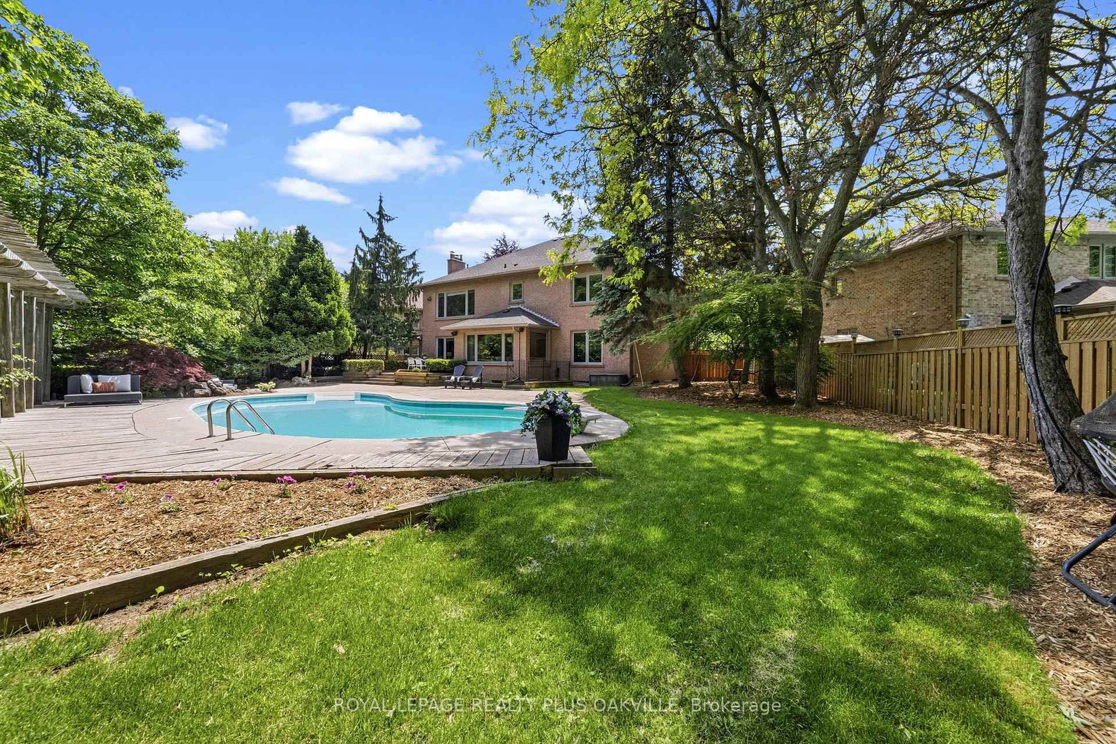 1113 Valleywood Court • Oakville, ON photo 44