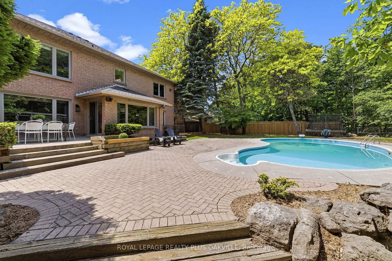 1113 Valleywood Court • Oakville, ON photo 48