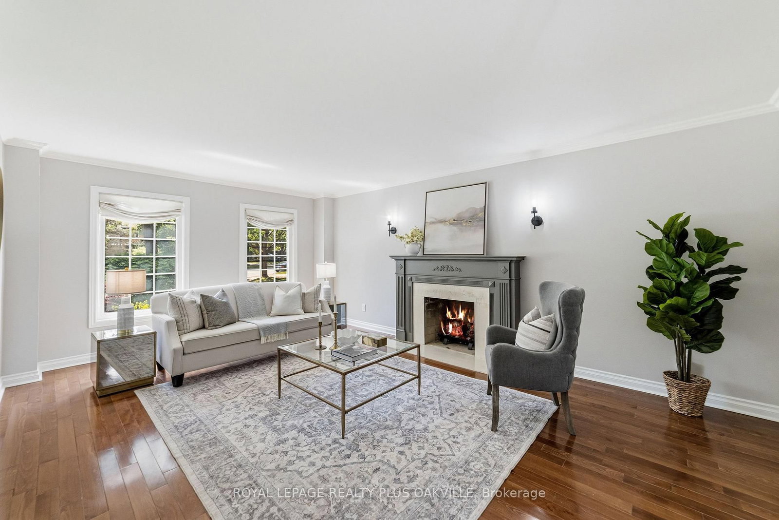 1113 Valleywood Court • Oakville, ON photo 5