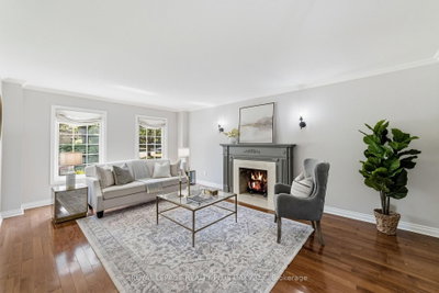 1113 Valleywood Court • Oakville, ON photo 5