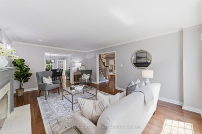 1113 Valleywood Court • Oakville, ON photo 6