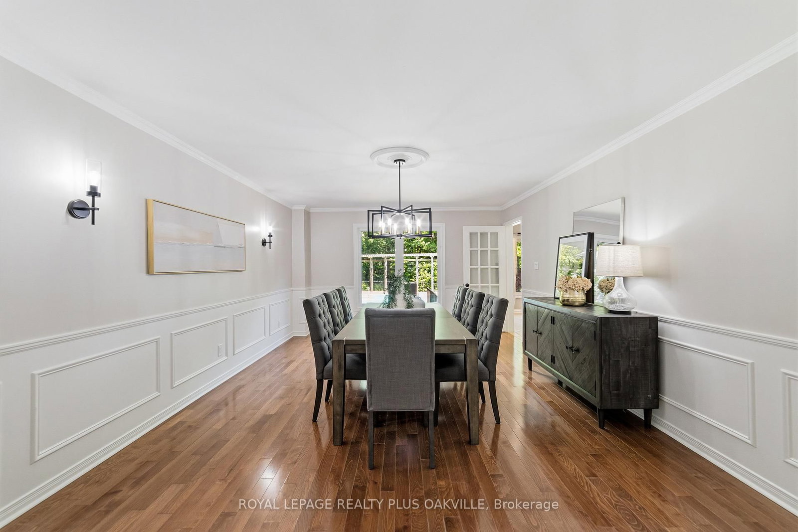 1113 Valleywood Court • Oakville, ON photo 8