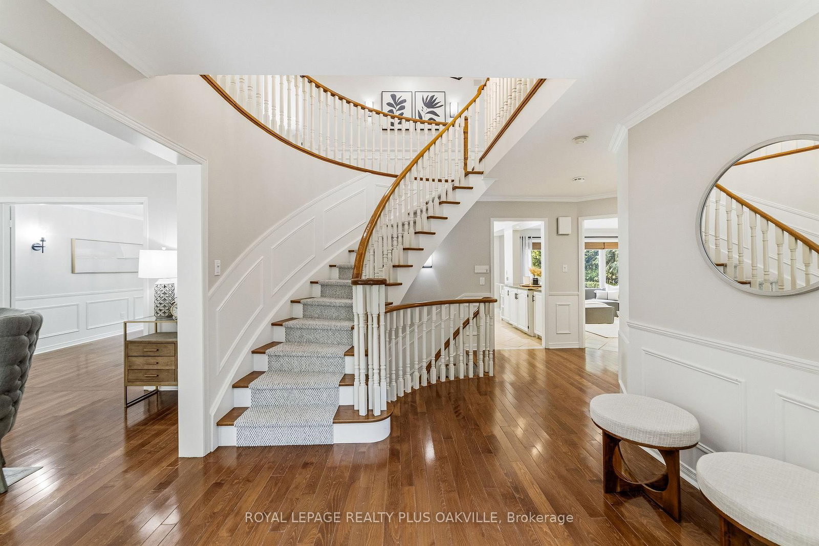 1113 Valleywood Court • Oakville, ON photo 9