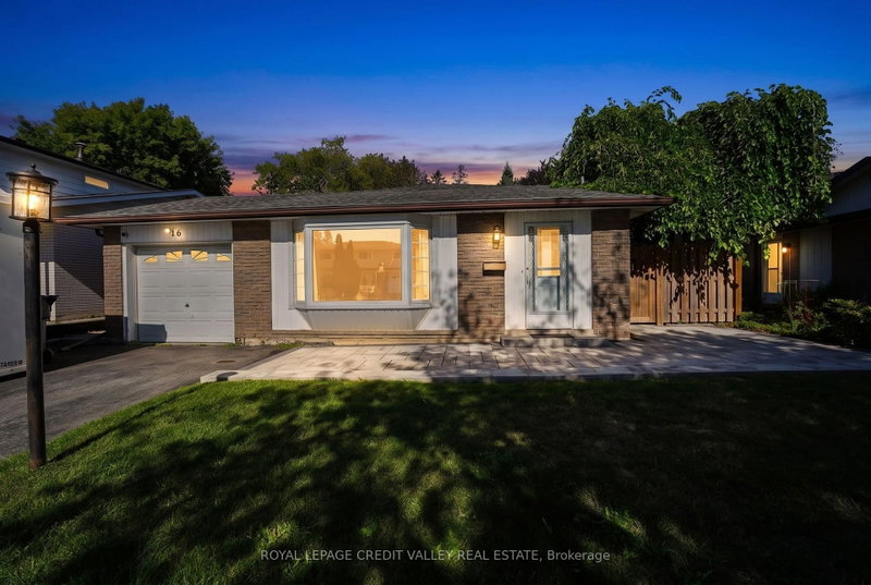 16 Lockton Crescent