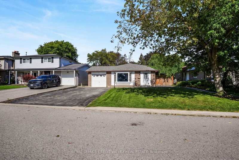 16 Lockton Crescent