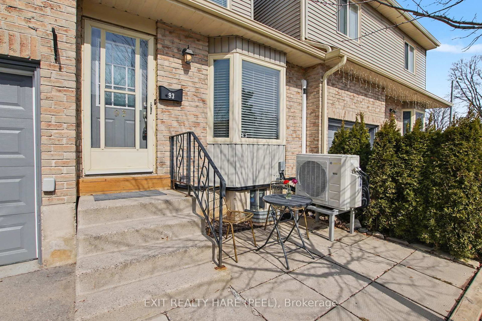 90 Lawrence Avenue photo 6