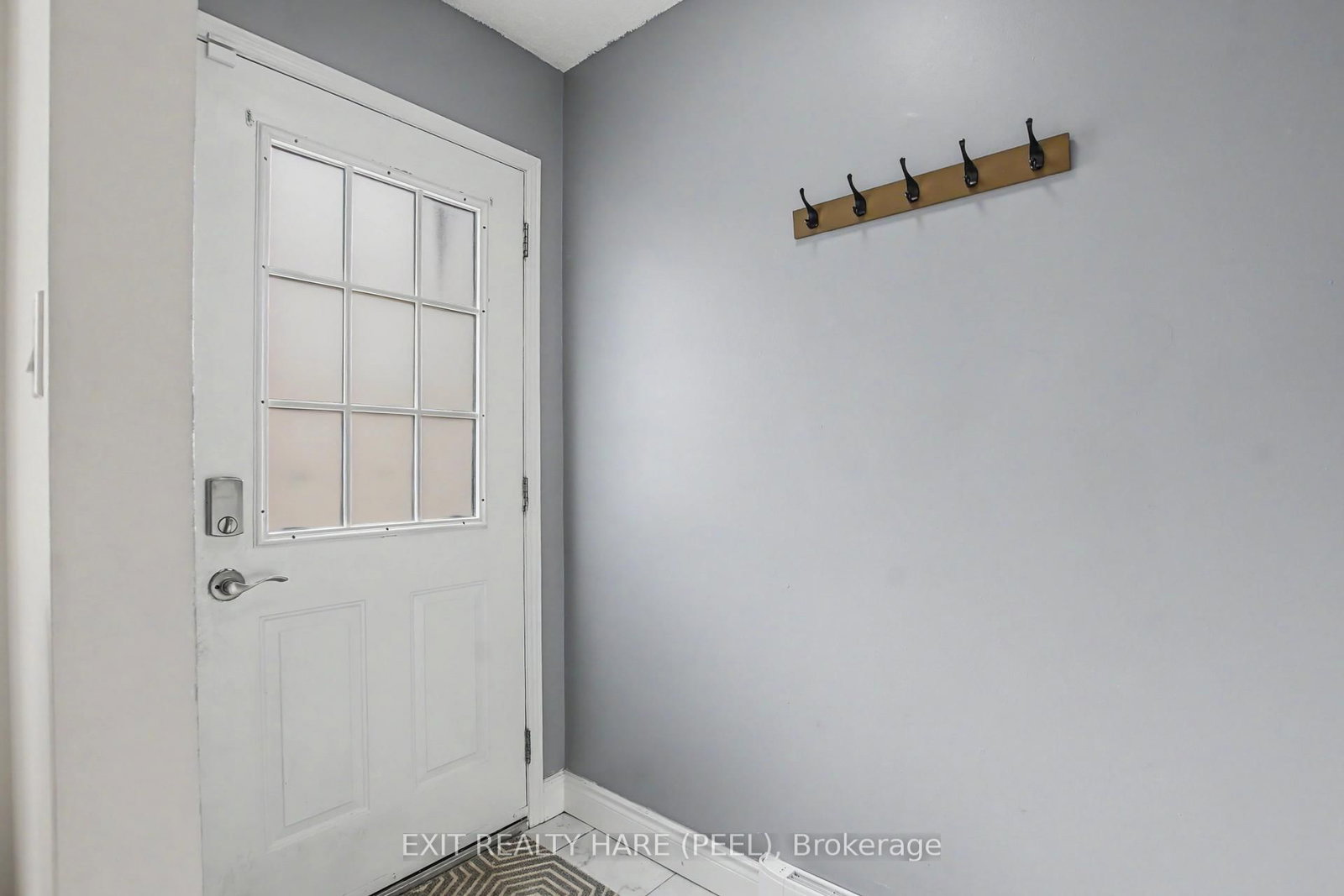 90 Lawrence Avenue photo 7