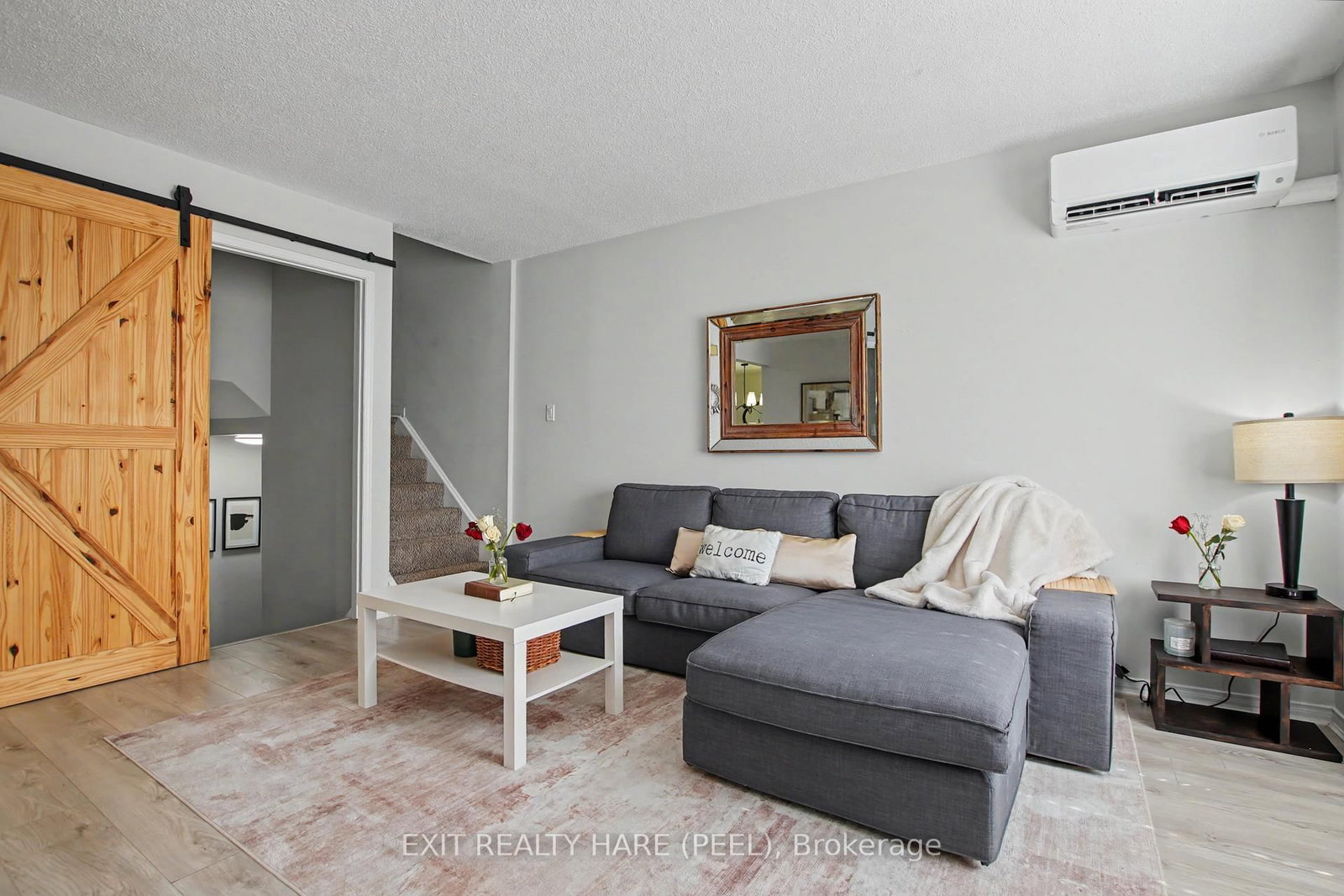 90 Lawrence Avenue photo 9