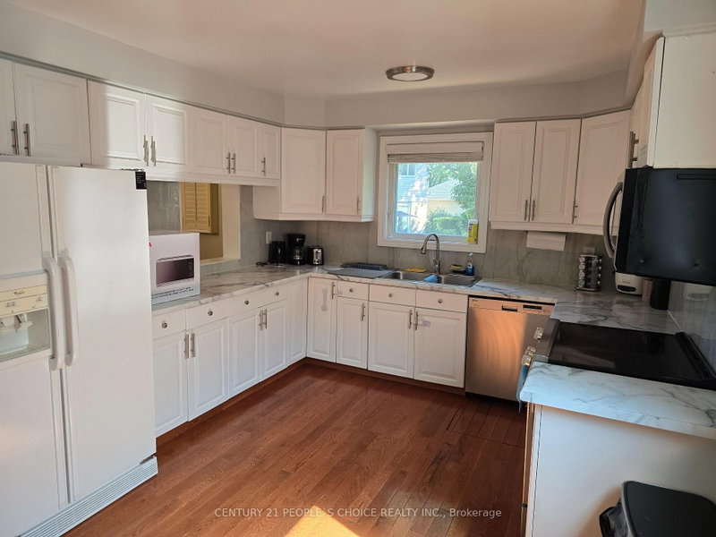6063 Farmstead Mississauga,ON L5N 2Y9 — Photo 12
