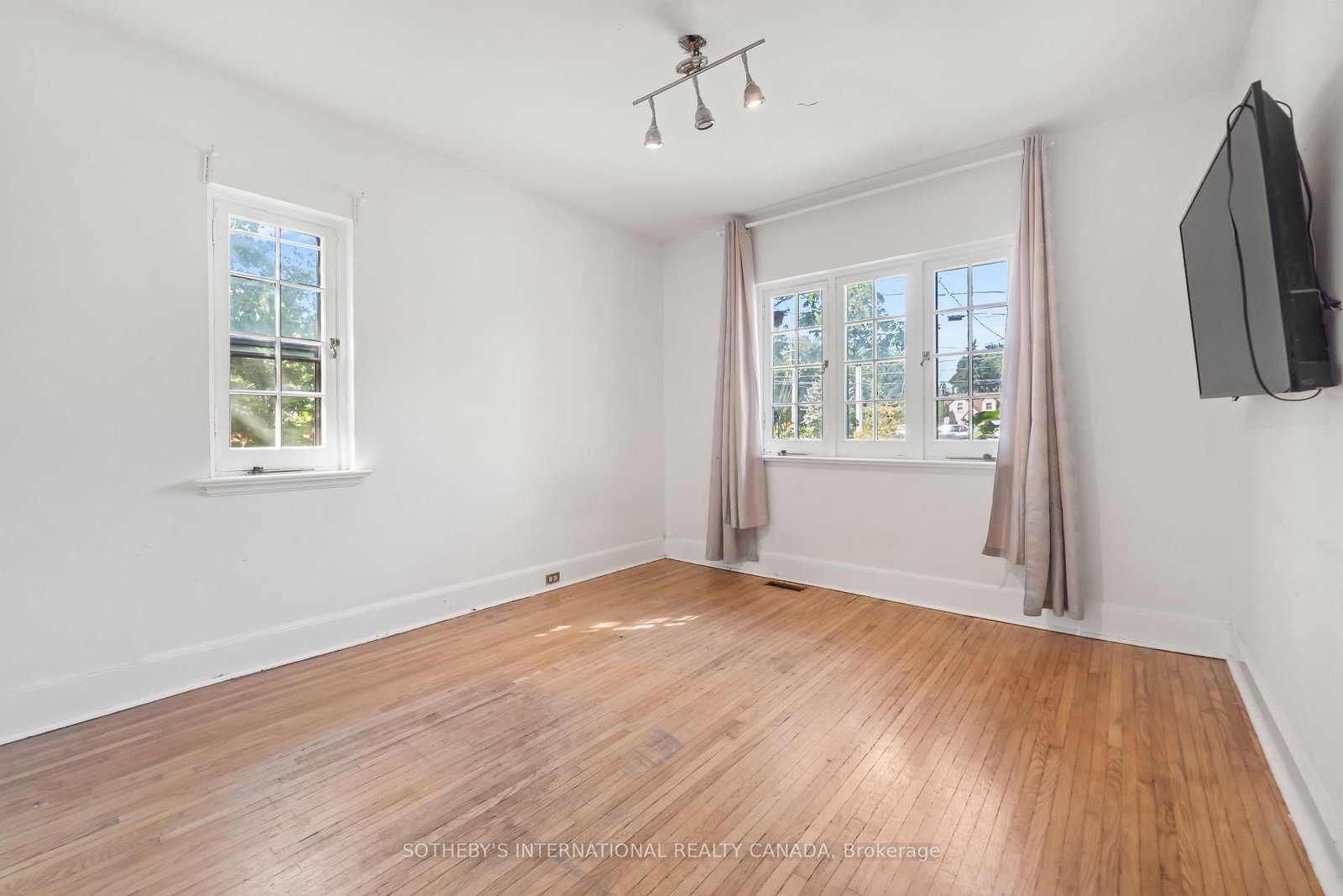 1462 Hurontario Street • Mississauga, ON photo 15