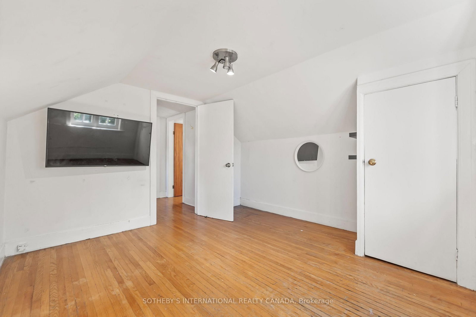 1462 Hurontario Street • Mississauga, ON photo 22