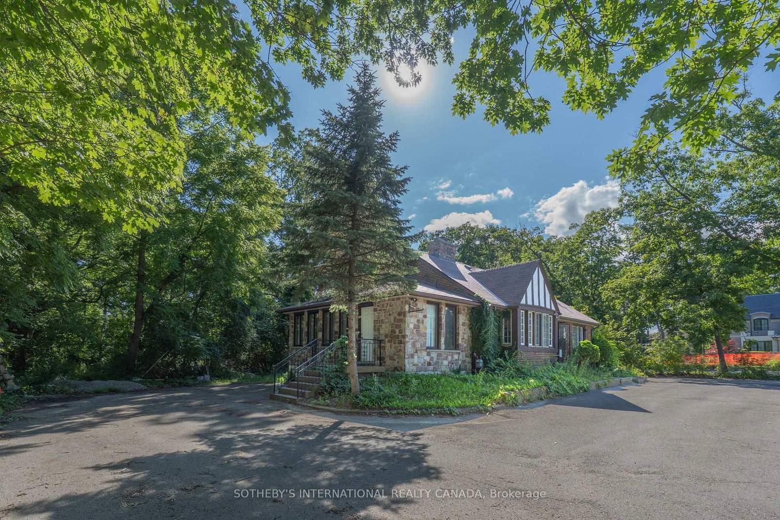 1462 Hurontario Street • Mississauga, ON photo 5