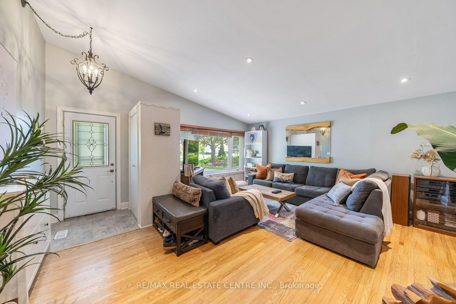 14 Lawrence Crescent • Brampton, ON photo 6