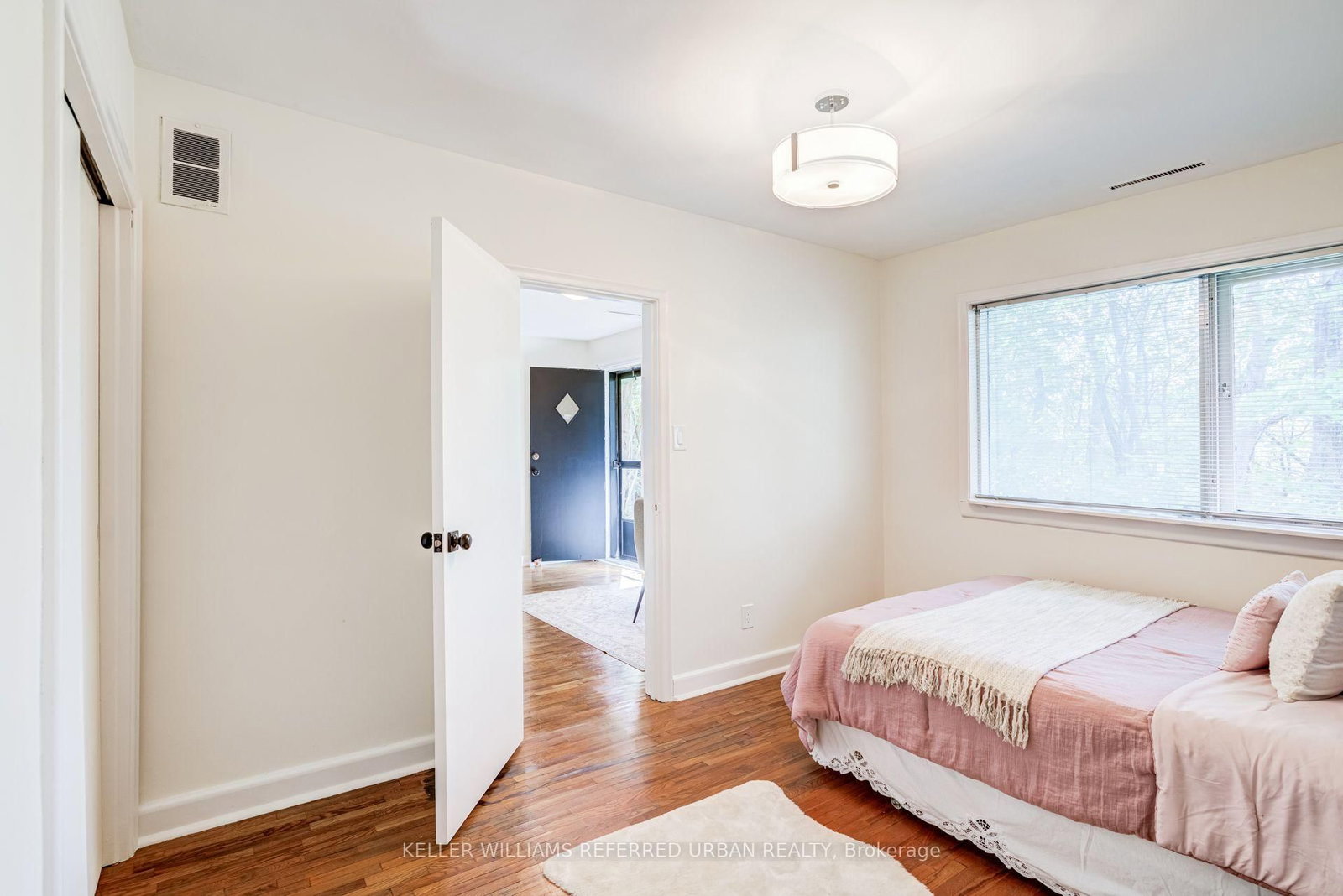 30 Rambert Crescent • Toronto, ON photo 18