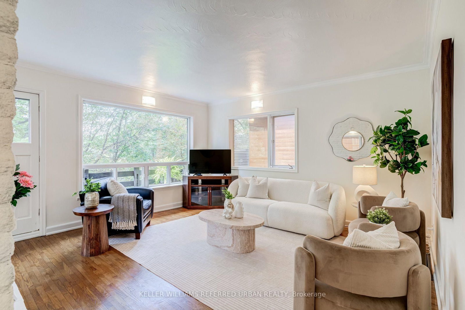 30 Rambert Crescent • Toronto, ON photo 5