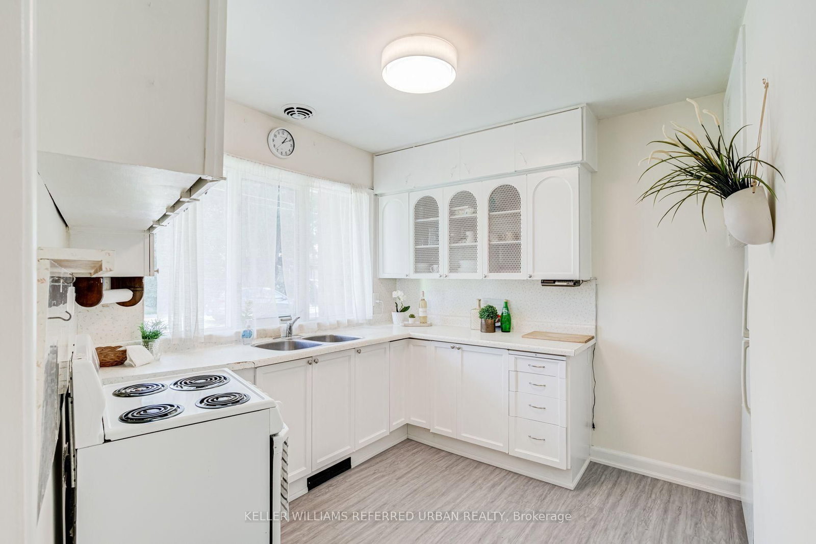 30 Rambert Crescent • Toronto, ON photo 8