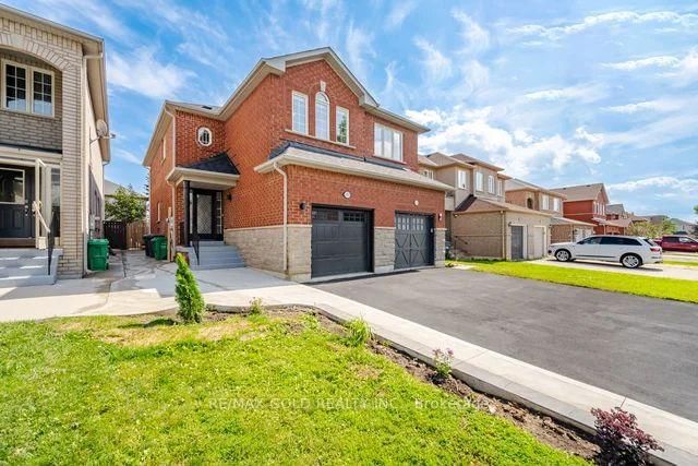 7334 Lowville Heights • Mississauga, ON photo 3