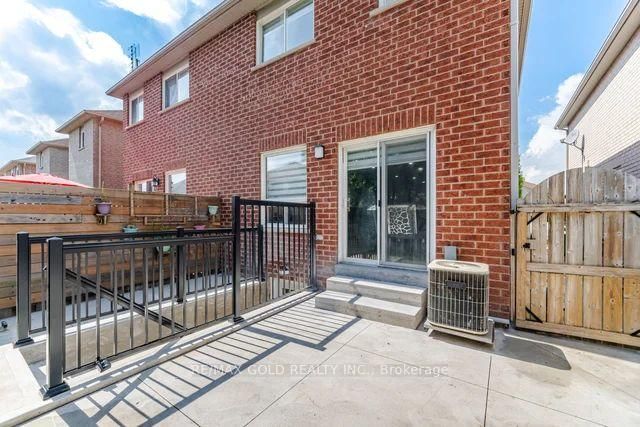 7334 Lowville Heights • Mississauga, ON photo 45