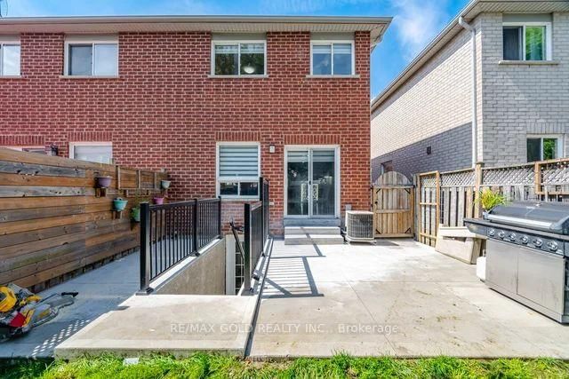 7334 Lowville Heights • Mississauga, ON photo 47