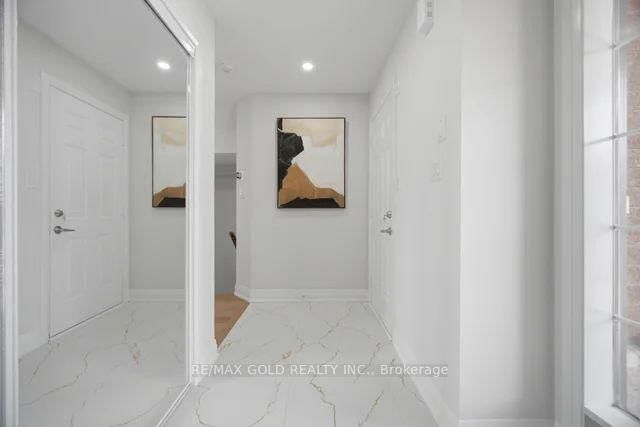 7334 Lowville Heights • Mississauga, ON photo 6
